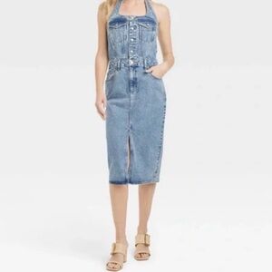 Brand New Denim Halter Button-Front Midi Dress by Universal Thread.
Size 6